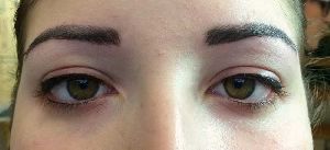 Permanent Make-up bei Augenbrauen