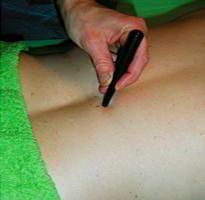 Reflexologieanwendung mit Edelsteinen