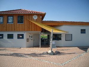 SONNENSEGEL AUS PVC-PLANENSTOFF