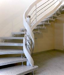 Freitragende Treppen / Bolzentreppen aus Granit und Marmor