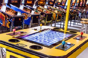 Allstars-Area mieten mit PAC-MAN, Flipperautomaten und STAR-WARS-Battle-Pod