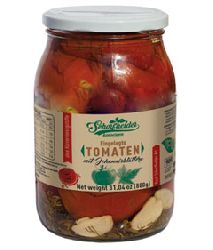 Eingelegte Tomaten mit Johannisbeerblättern 