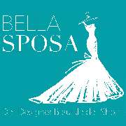 Bella Sposa | Designer Brautkleider - Brautmoden - Das Bella Sposa Logo zeigt eine weiße Brautkleid-Silhouette auf türkisfarbenem Hintergrund. Der Schriftzug 